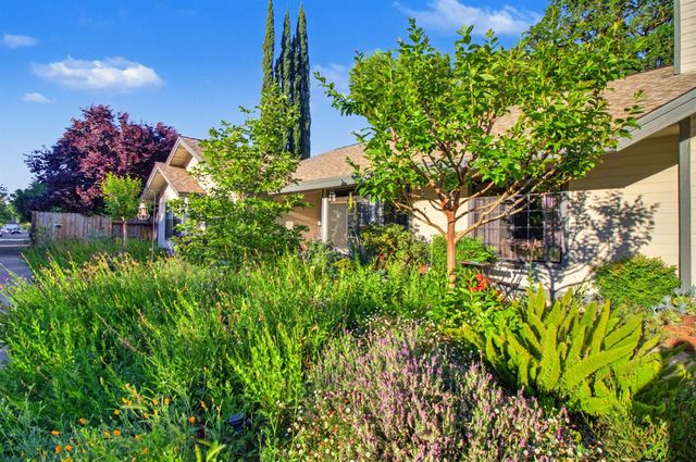 6042 Landis Ave, Carmichael, CA 95608