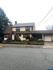203 Lenox Avenue, Pompton Lakes, NJ 07442