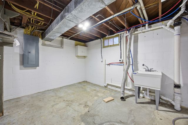 612 10th Avenue, Coralville, IA 52241