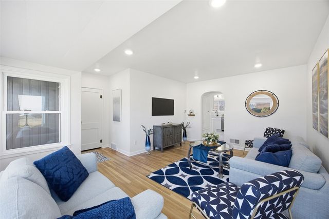 612 10th Avenue, Coralville, IA 52241