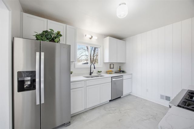 612 10th Avenue, Coralville, IA 52241