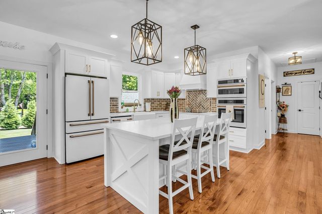 6 Phillips Drive, Travelers Rest, SC 29690