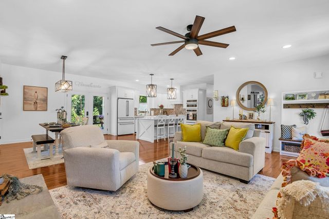 6 Phillips Drive, Travelers Rest, SC 29690