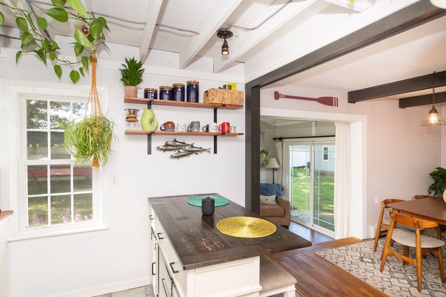 78 Hathaway St, Wareham, MA 02571
