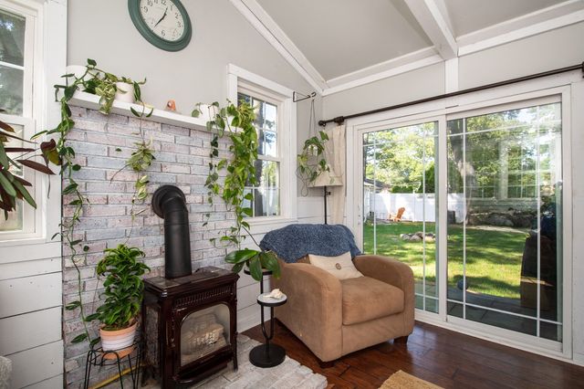 78 Hathaway St, Wareham, MA 02571