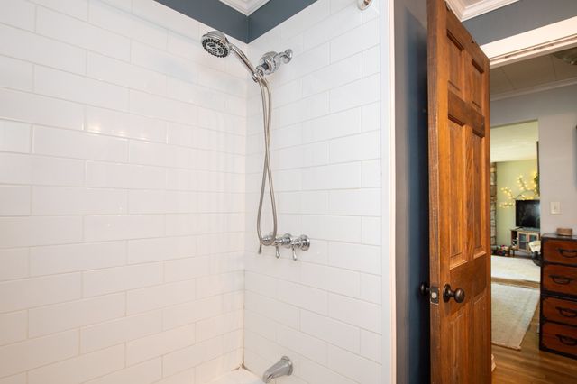 78 Hathaway St, Wareham, MA 02571