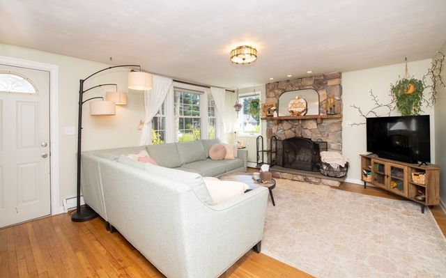 78 Hathaway St, Wareham, MA 02571