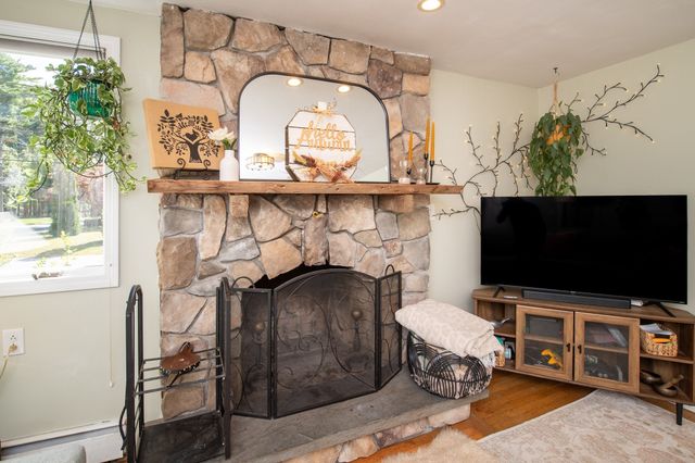 78 Hathaway St, Wareham, MA 02571