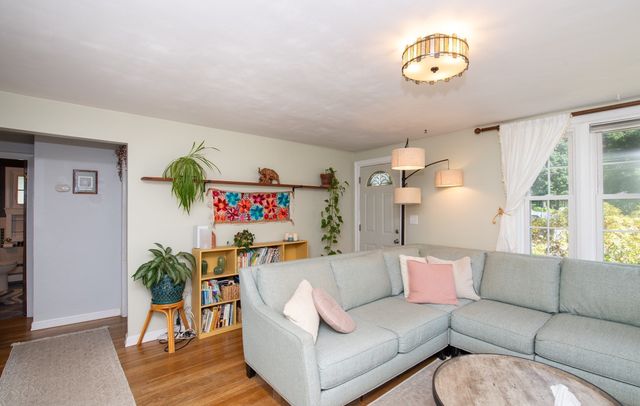78 Hathaway St, Wareham, MA 02571
