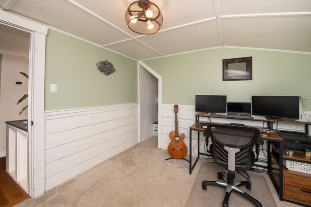 78 Hathaway St, Wareham, MA 02571