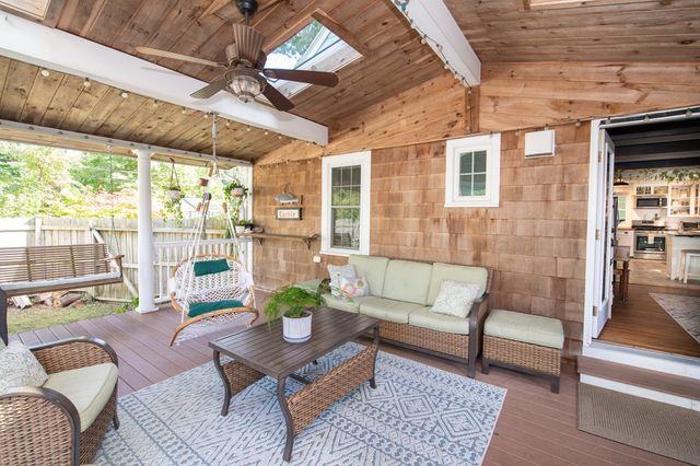 78 Hathaway St, Wareham, MA 02571