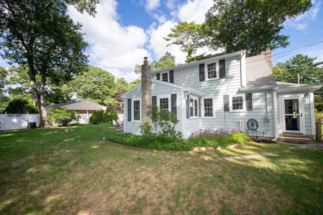 78 Hathaway St, Wareham, MA 02571