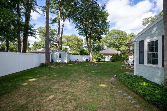 78 Hathaway St, Wareham, MA 02571