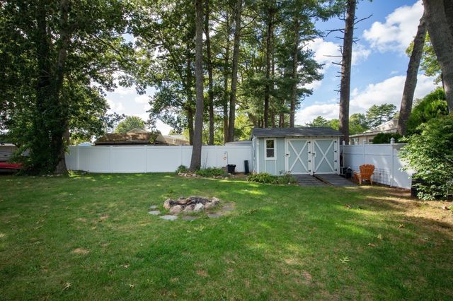 78 Hathaway St, Wareham, MA 02571