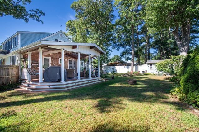 78 Hathaway St, Wareham, MA 02571