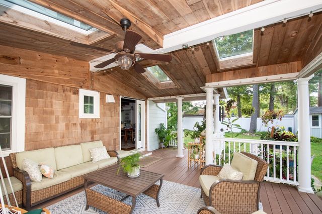 78 Hathaway St, Wareham, MA 02571