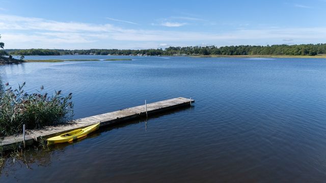 78 Hathaway St, Wareham, MA 02571