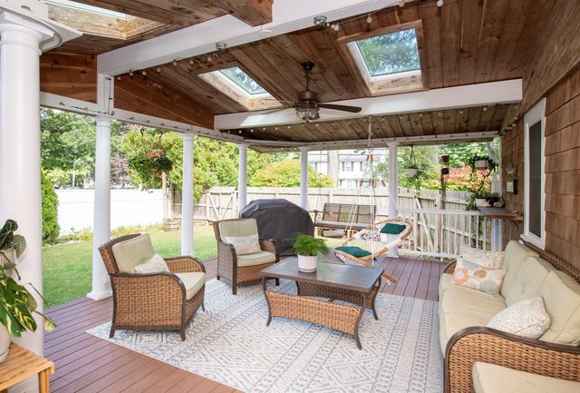 78 Hathaway St, Wareham, MA 02571