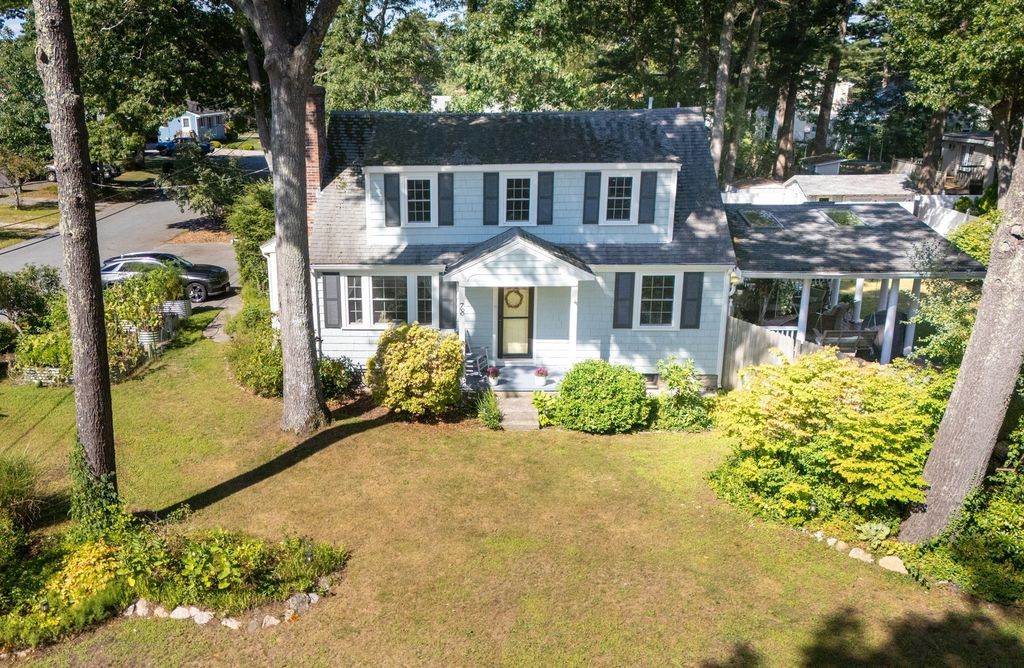78 Hathaway St, Wareham, MA 02571