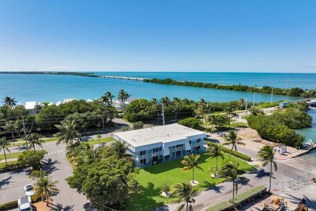 300 Duck Key Dr Apt 9, Duck Key, FL 33050