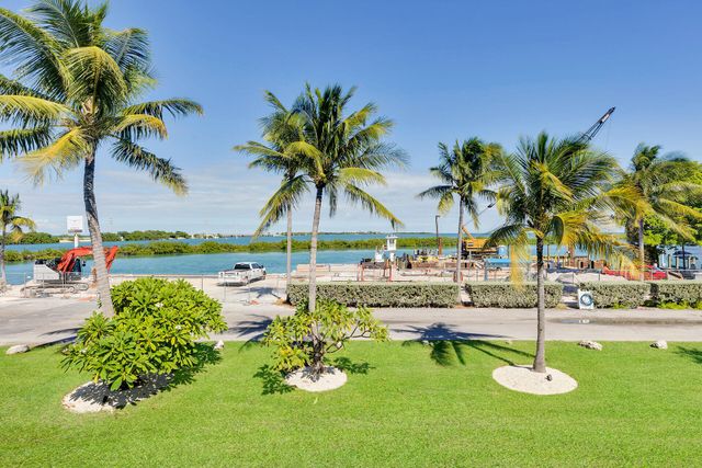 300 Duck Key Dr Apt 9, Duck Key, FL 33050