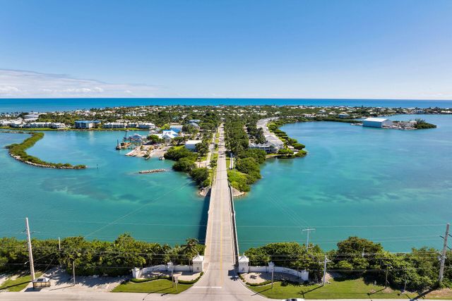 300 Duck Key Dr Apt 9, Duck Key, FL 33050