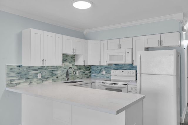 300 Duck Key Dr Apt 9, Duck Key, FL 33050