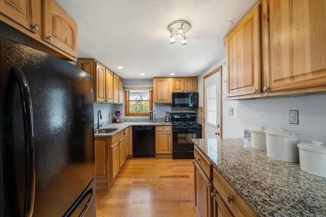 20 Jeffrey Rd, Billerica, MA 01821