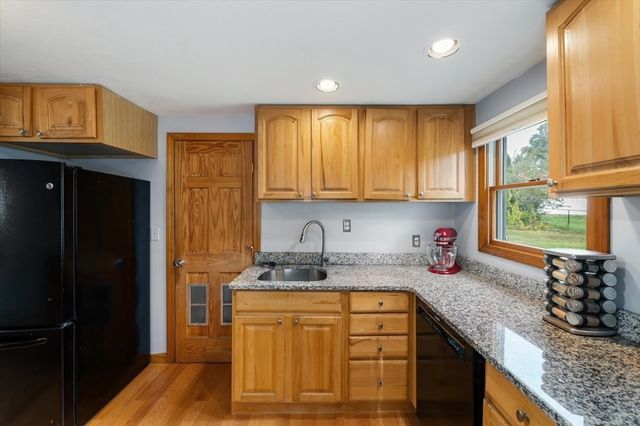 20 Jeffrey Rd, Billerica, MA 01821