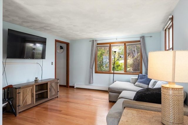 20 Jeffrey Rd, Billerica, MA 01821