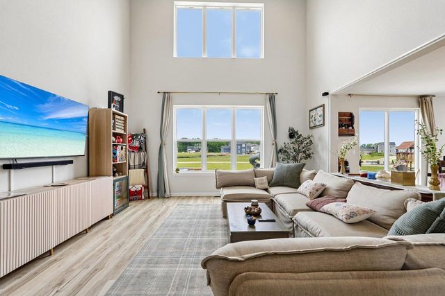 9249 S Overlook WAY, Franklin, WI 53132