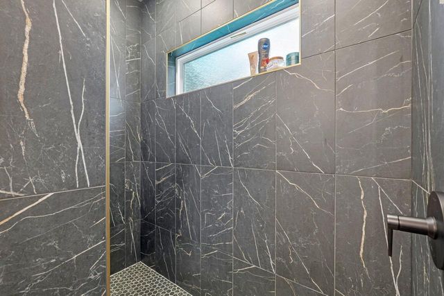 9249 S Overlook WAY, Franklin, WI 53132