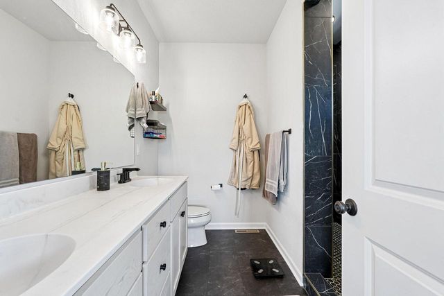 9249 S Overlook WAY, Franklin, WI 53132