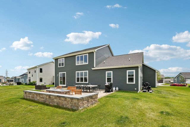 9249 S Overlook WAY, Franklin, WI 53132