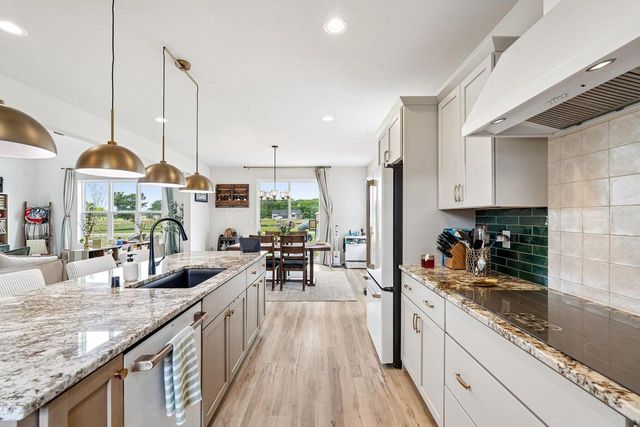 9249 S Overlook WAY, Franklin, WI 53132