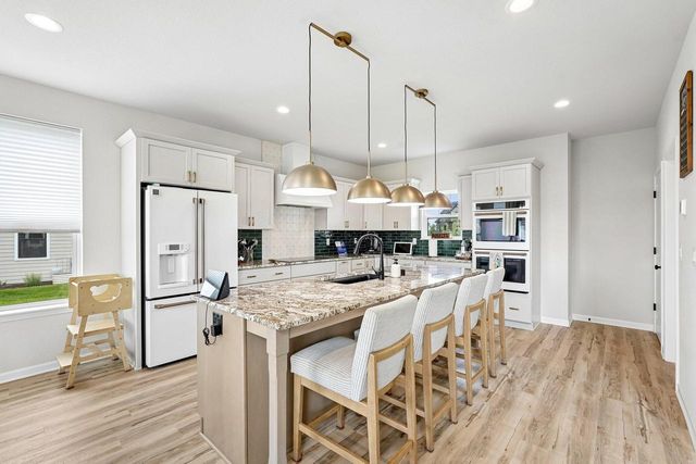 9249 S Overlook WAY, Franklin, WI 53132