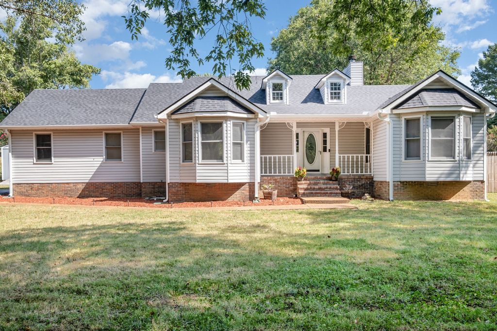 1208 Hartsfield Dr, Columbia, TN 38401