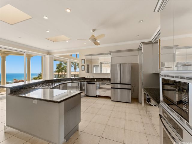 559 Moaniala Street, Honolulu, HI 96821