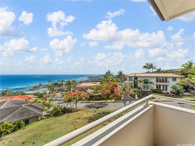 559 Moaniala Street, Honolulu, HI 96821