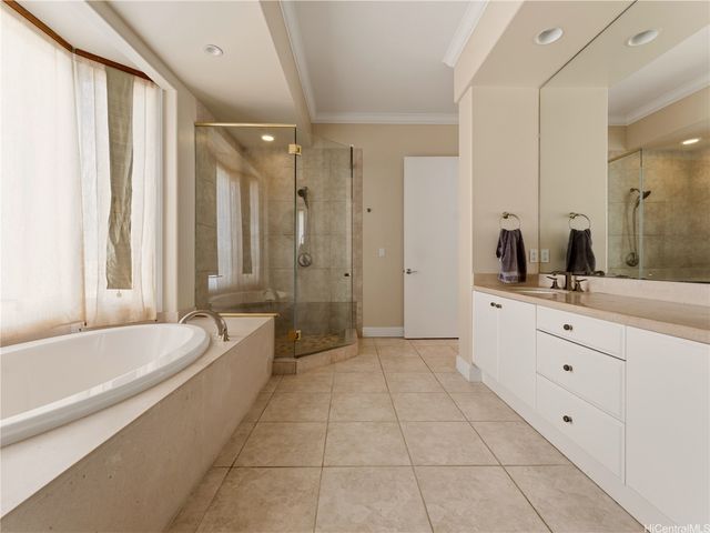 559 Moaniala Street, Honolulu, HI 96821