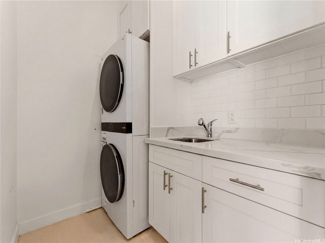 559 Moaniala Street, Honolulu, HI 96821