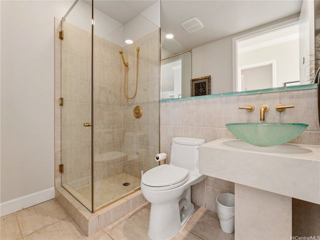 559 Moaniala Street, Honolulu, HI 96821