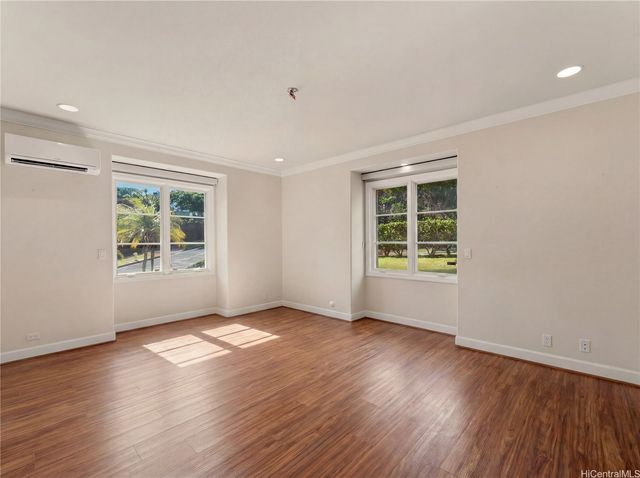 559 Moaniala Street, Honolulu, HI 96821