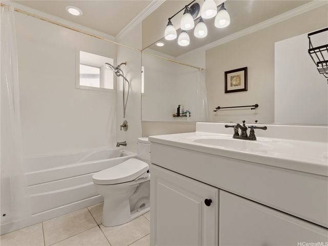559 Moaniala Street, Honolulu, HI 96821