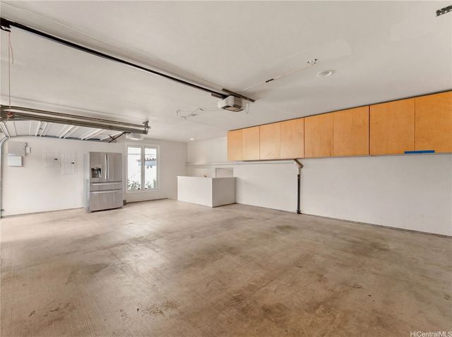 559 Moaniala Street, Honolulu, HI 96821