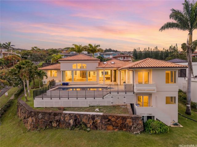 559 Moaniala Street, Honolulu, HI 96821