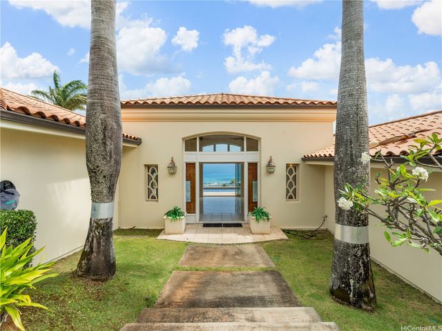 559 Moaniala Street, Honolulu, HI 96821