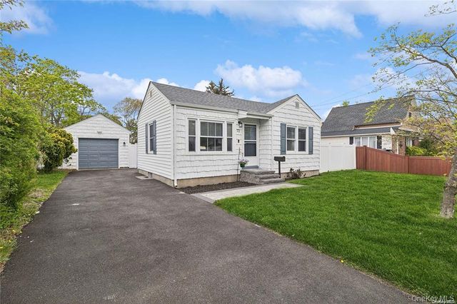 72 Conklin Avenue, Patchogue, NY 11772