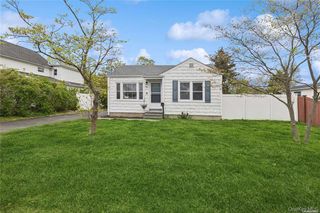 72 Conklin Avenue, Patchogue, NY 11772