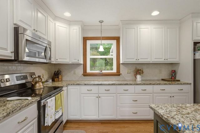 712 Reese Dr, Sandston, VA 23150